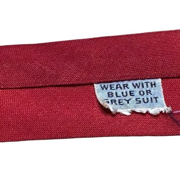 VINTAGE WEMBLEY Men's Maroon Embroidered 100% Dacron Neck Tie OS - Picture 5 of 5